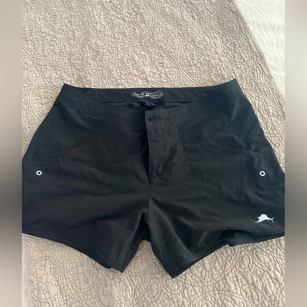 Like new women’s Pelagic shorts size 8